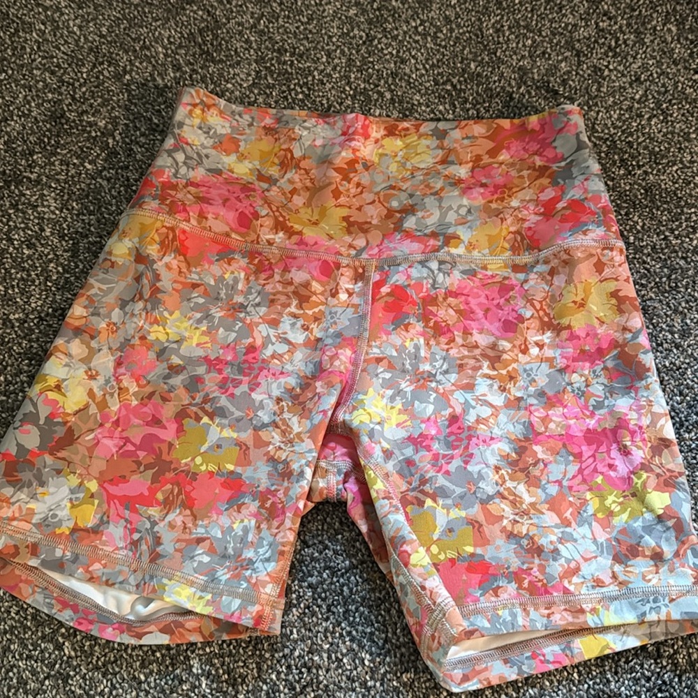 Lululemon Align Short *6"
Inflorescence Multi